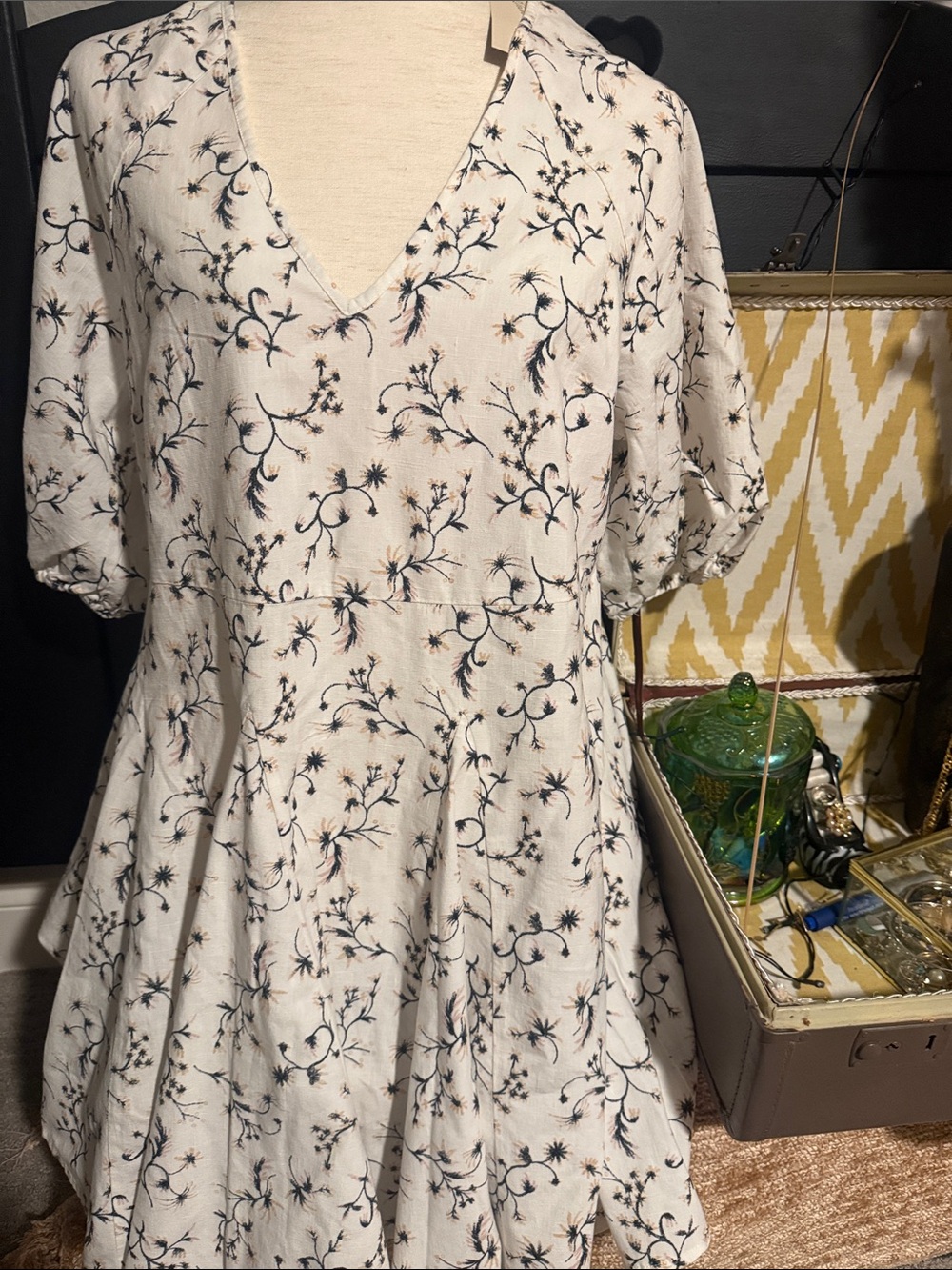 New..Floral V-Neck Puff Sleeve Dress - White with Navy Print